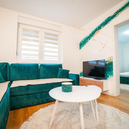 Apartment Vila Idila Tuzla Eksteriør billede